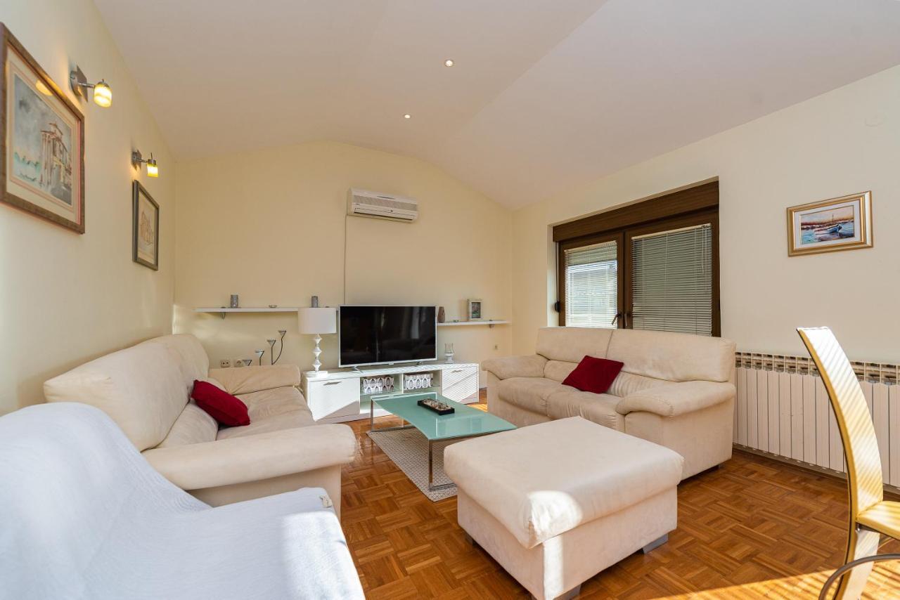 Vila Luna Apartments Задар Экстерьер фото
