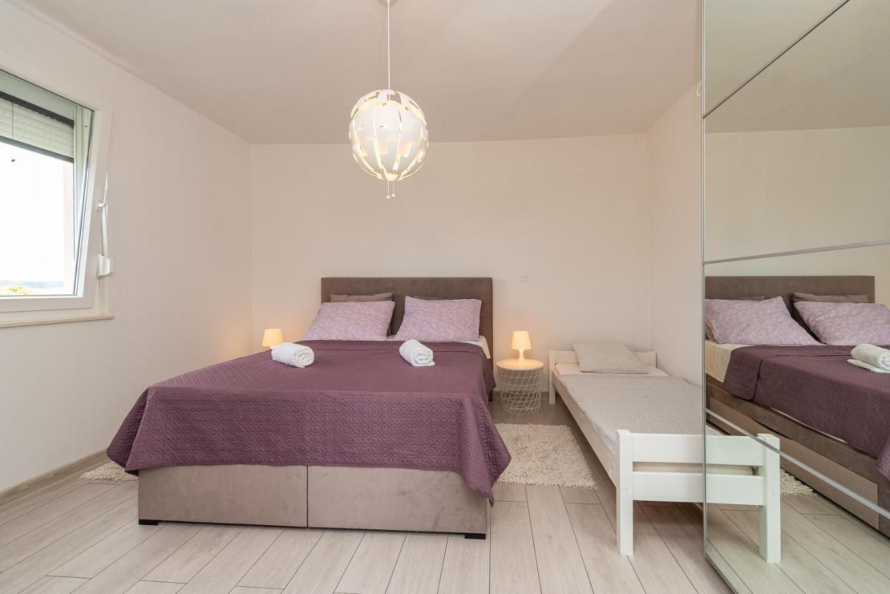 Vila Luna Apartments Задар Экстерьер фото